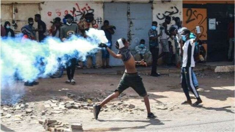 عرض الصحف البريطانية- جيش السودان يقمع الاحتجاجات بوحشية، وهناك حاجة لتحرك عالمي - في الغارديان