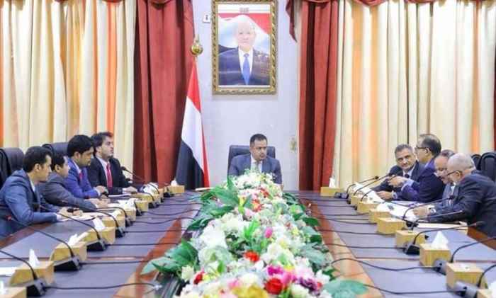 رئيس الوزراء يرأس اجتماع اللجنة المكلفة بإعداد ومتابعة تنفيذ المشاريع العاجلة للعاصمة المؤقتة عدن