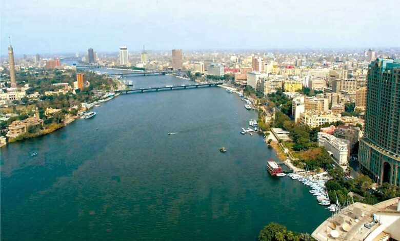 متعة كورنيش النيل وميدان التحرير وطعم الكشري(تقرير)