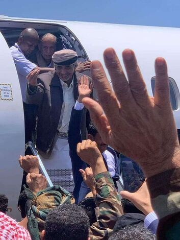 عاجل: وصول اللواء محمود الصبيحي وناصر منصور هادي إلى عدن