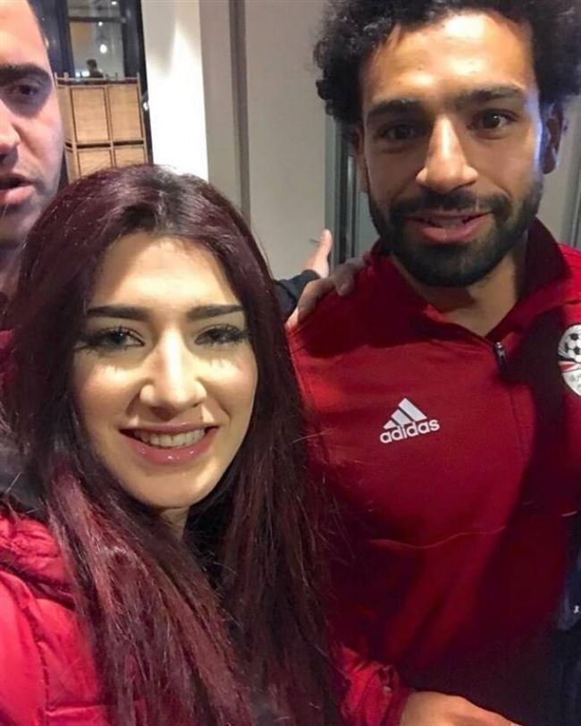 محمد صلاح والمعجبة محمد صلاح والمعجبة